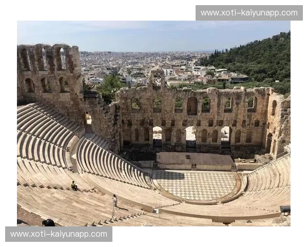欧洲之巅的宿命残响：当法兰西的利刃，切入西班牙的温柔迷阵